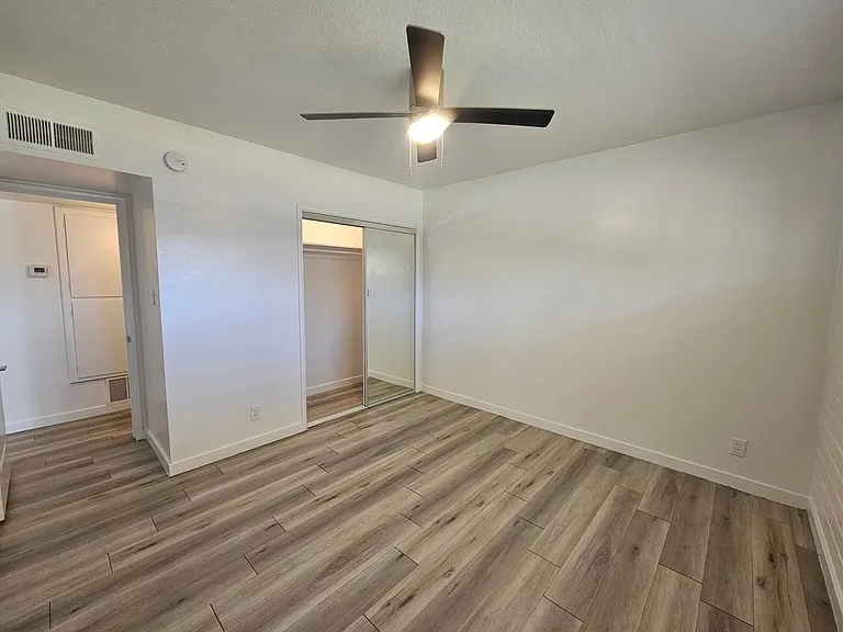 Town & Country Apartments — Photo 17