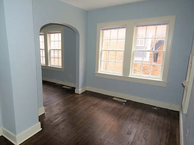 Super Cute Historical Property! Affordable And Cozy — Photo 3