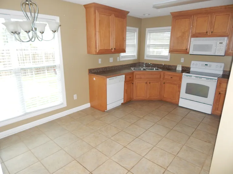 476 Bryson Cir — Photo 5