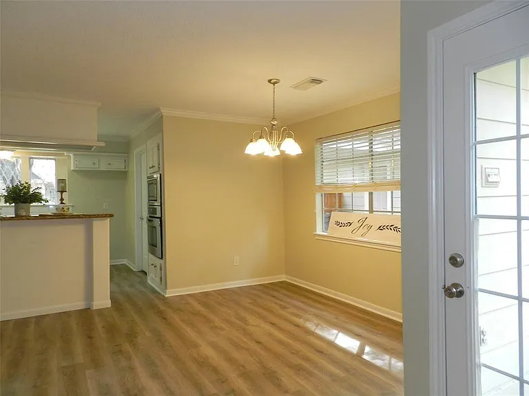 9403 Oxted Ln — Photo 12