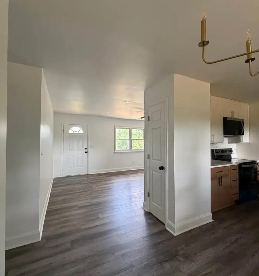 3 bed, 1.5 bath, 1125 sqft, $2,000 — Photo 3