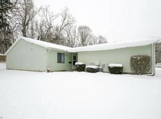 1010 Wedgewood Dr, Plainwell, MI 49080