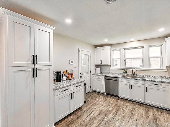 5th image of 214 Elysian Dr