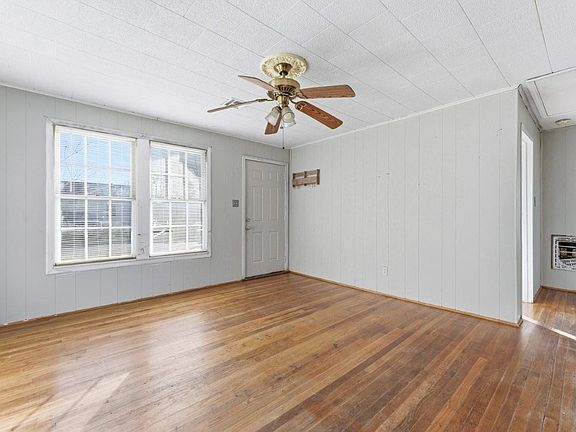 2nd image of 2506 Demarest St