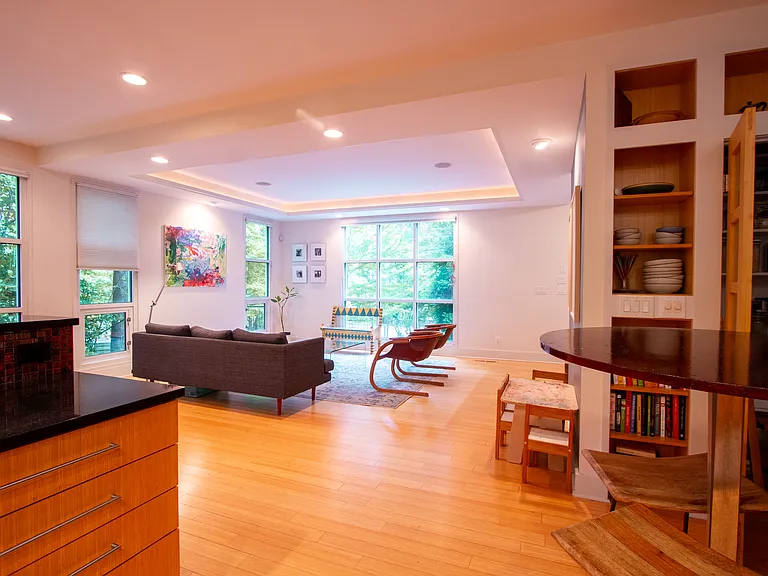 1604 Pathway Dr — Photo 4