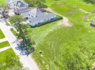 143 Colonial Club Dr, New Orleans, LA 70123
