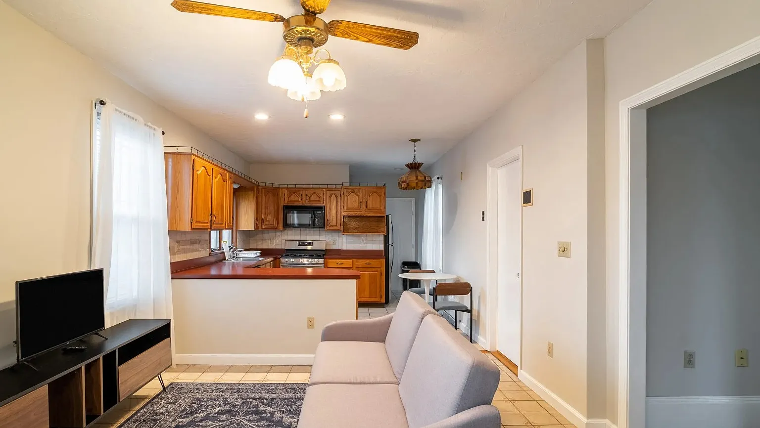 3 bed, 1107 sqft, $3,200 — Photo 3
