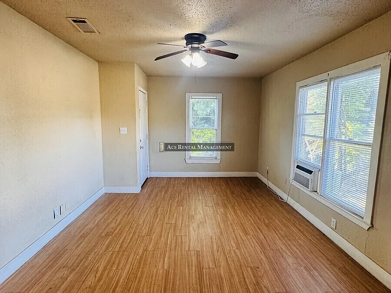 4024 Howard St #B — Photo 3