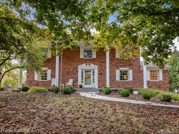 11296 Buno Rd, Brighton, MI 48114