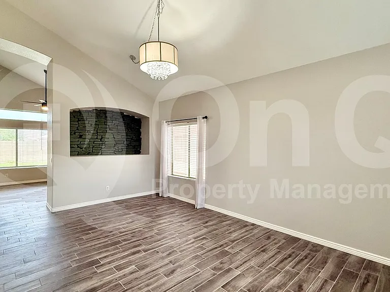 3610 N 106th Ave — Photo 9
