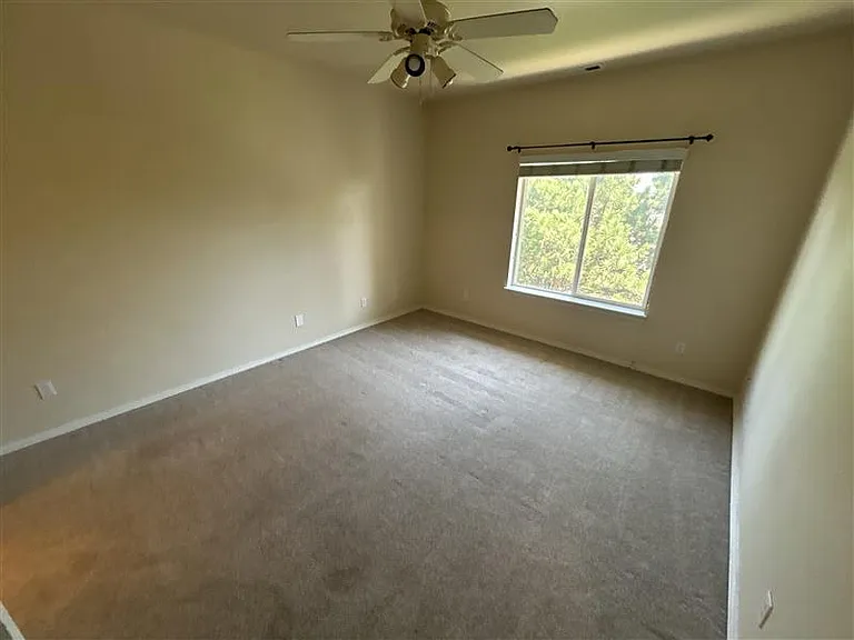 3011 Mandalay Grv #9 — Photo 22