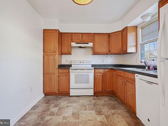 5th image of 714 Emily Ln