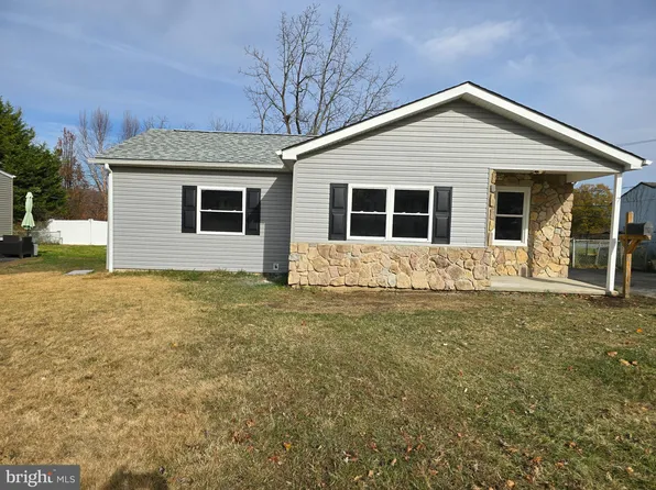 7 Cherry Rd, New Castle, DE 19720
