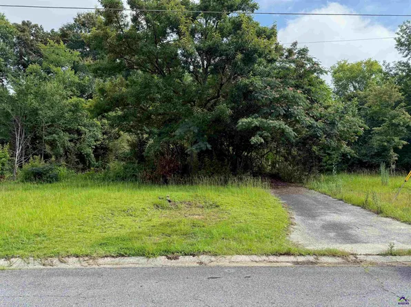 2801 Deeb Dr, Macon, GA 31206