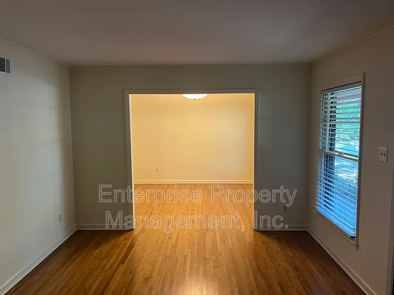 5081 Whitehall Ave — Photo 6