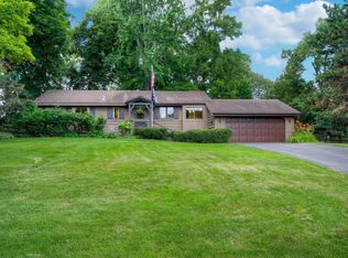 6630 Lochanburn Rd, Eden Prairie, MN 55346