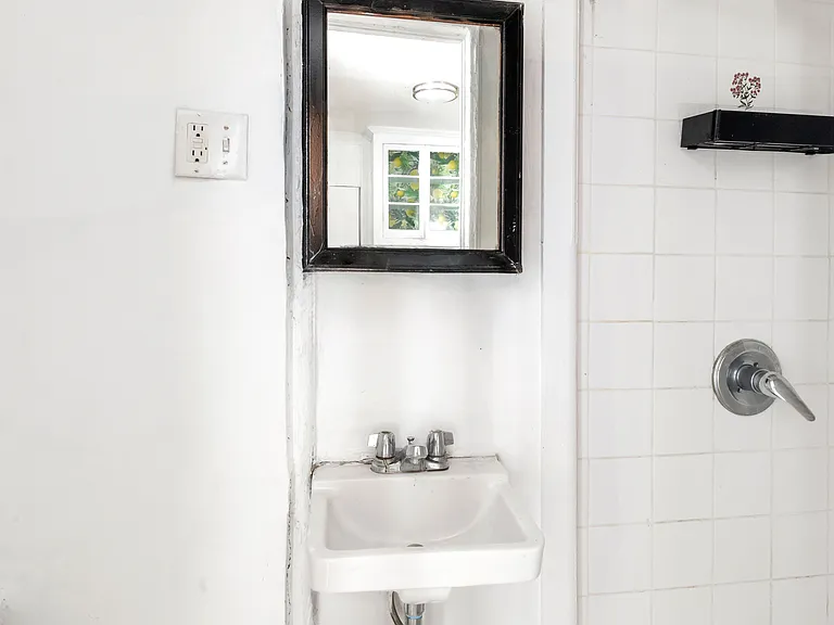 177 Thompson St #12 — Photo 3