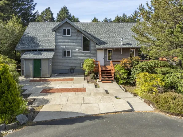 1365 SW Ocean Ter, Waldport, OR 97394