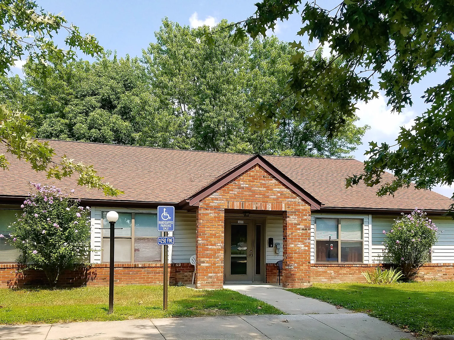 Chesterton Manor Apartments — Photo 3