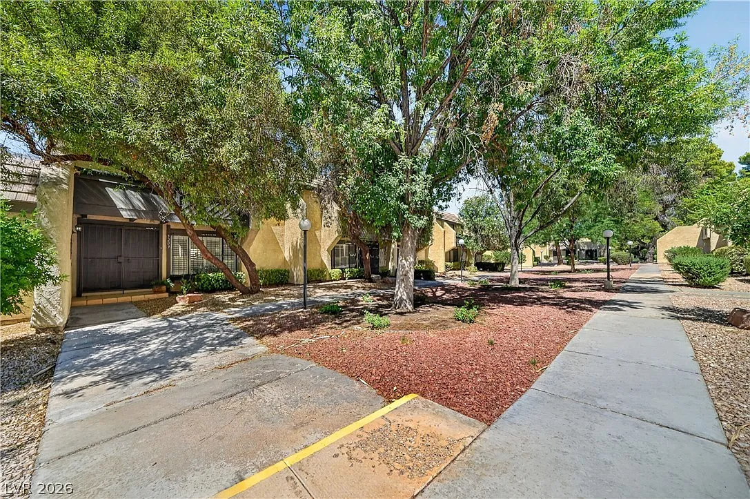 3 bed, 2.5 bath, 1656 sqft, $3,100 — Photo 1