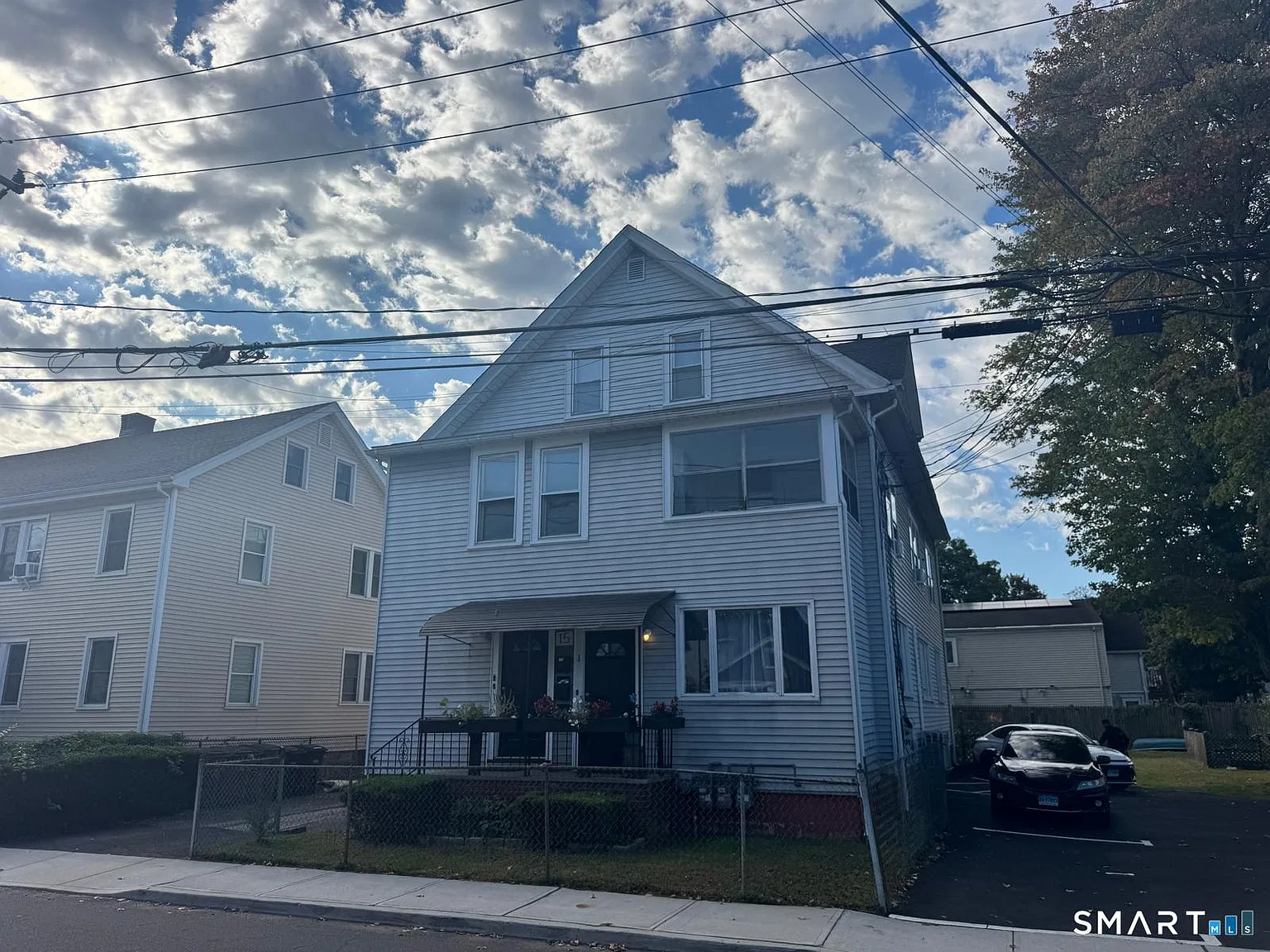 3 bed, 1.0 bath, 1470 sqft, $3,200 — Photo 2