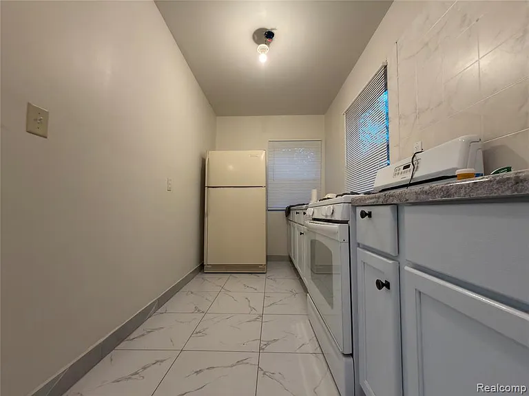 17196 Shields Ave — Photo 13