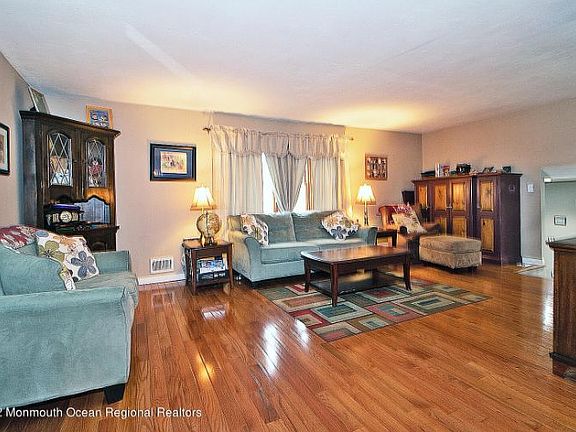 2nd image of 89 Bark St