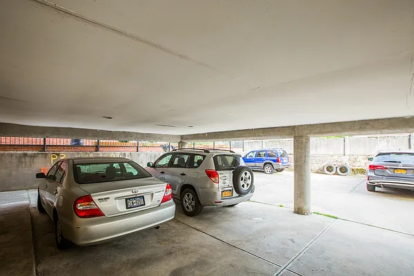 Sold by Winzone Realty Inc | media 14