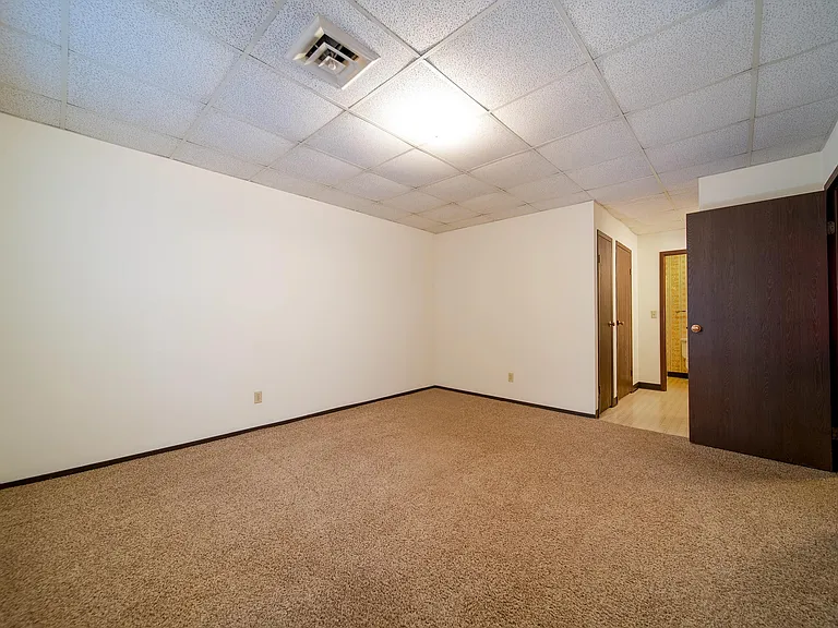 Regency Tower — Photo 17