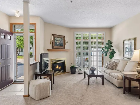 17904 Cobblestone Way #37, Eden Prairie, MN 55347