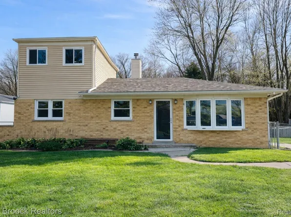 23330 Duprey St, Macomb, MI 48042