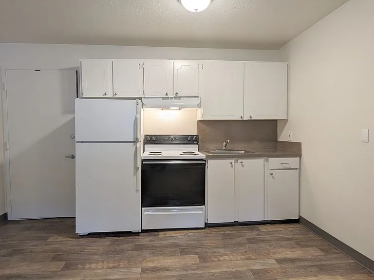 Watergate Apartments — Photo 37