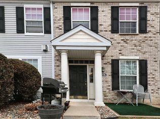 1076 Traditions Trl, Chaska, MN 55318