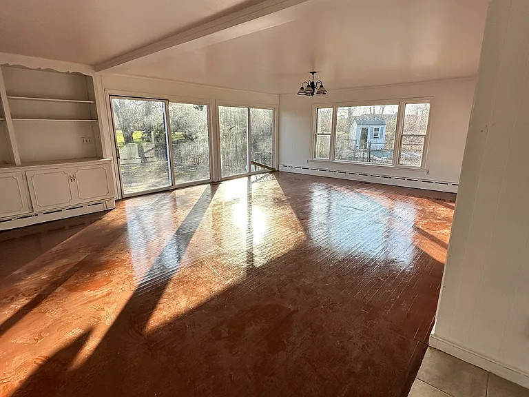 167 Kings Hwy — Photo 12
