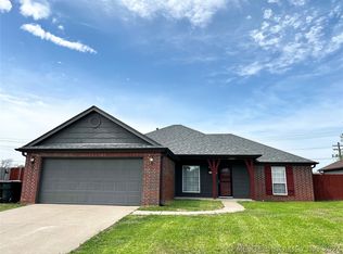 2821 Rodeo Dr, Claremore, OK 74017