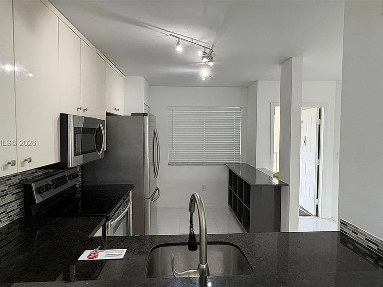 9560 Weldon Cir #J308 — Photo 1