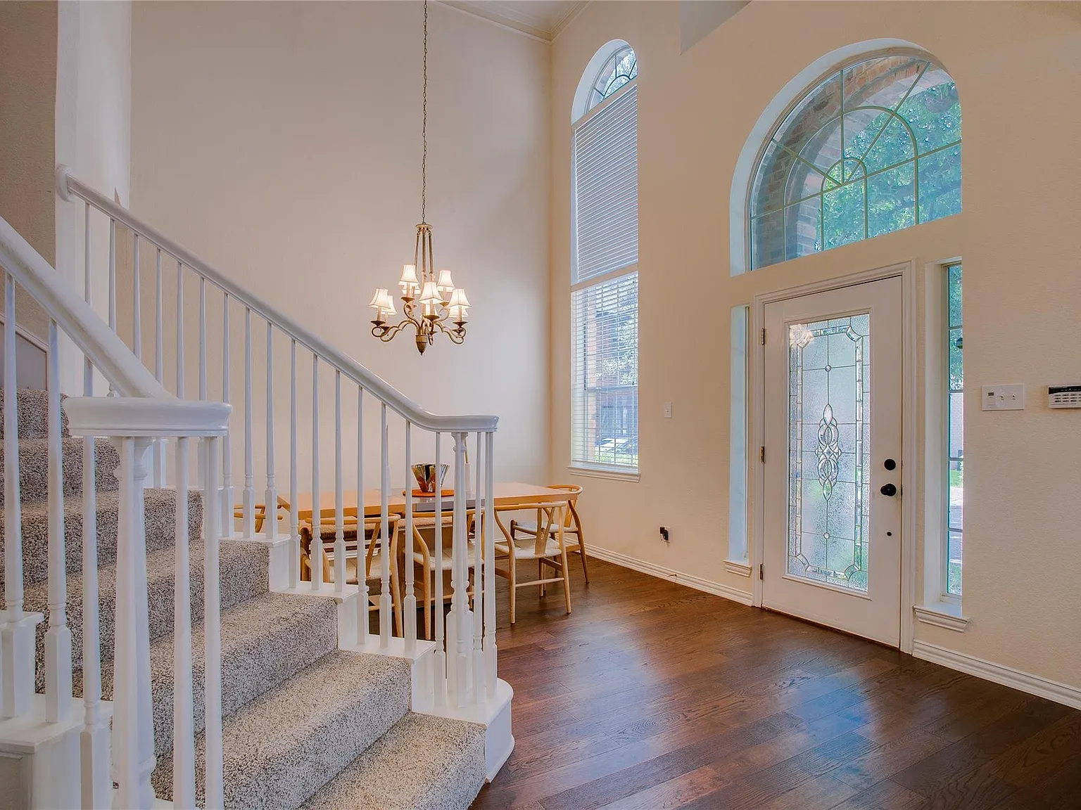 3 bed, 2630 sqft, $4,200 — Photo 4