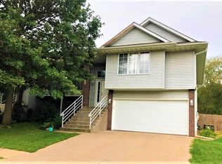 547 W Side Dr, Iowa City, IA 52246