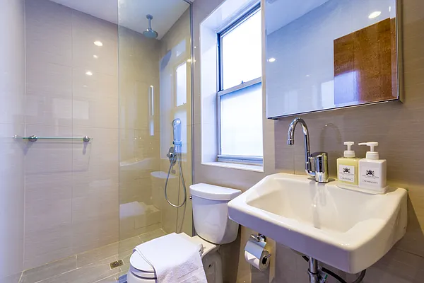 Rented by Townhouse Apartments | media 18