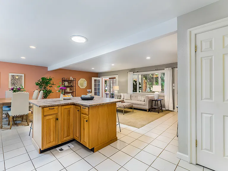 1225 Columbine Ct — Photo 8