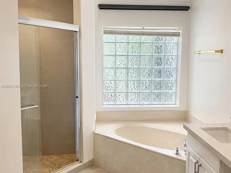 16341 Malibu Dr #19 — Photo 6