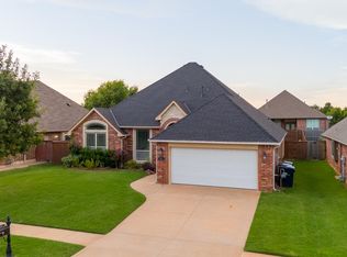 6017 NW 152nd St, Edmond, OK 73013