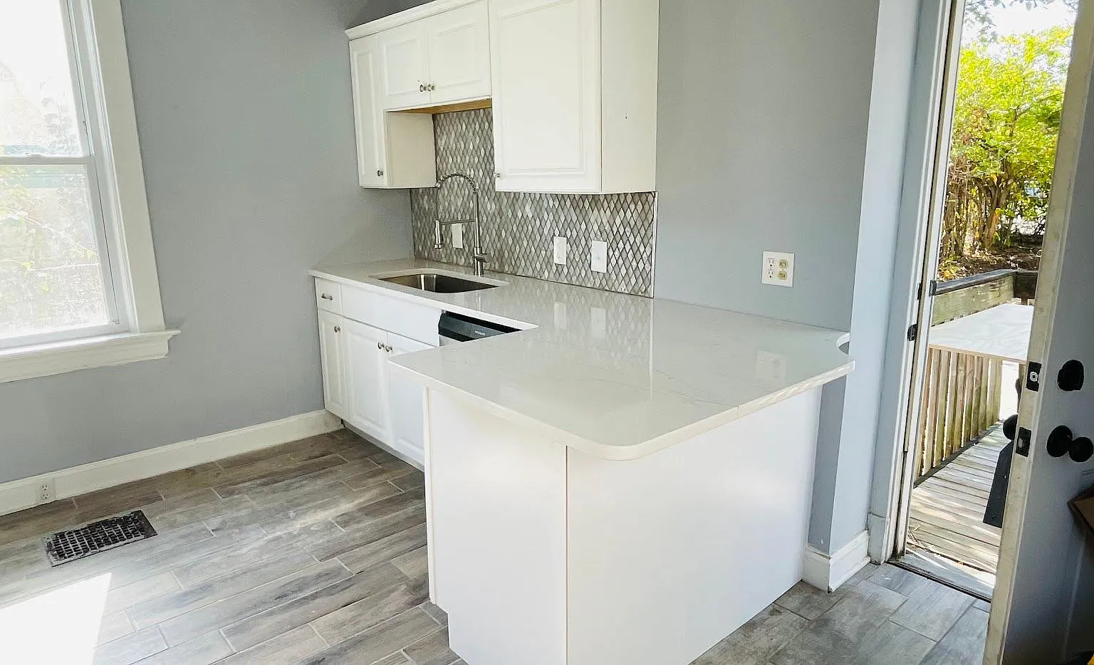 2 bed, 990 sqft, $1,800 — Photo 3