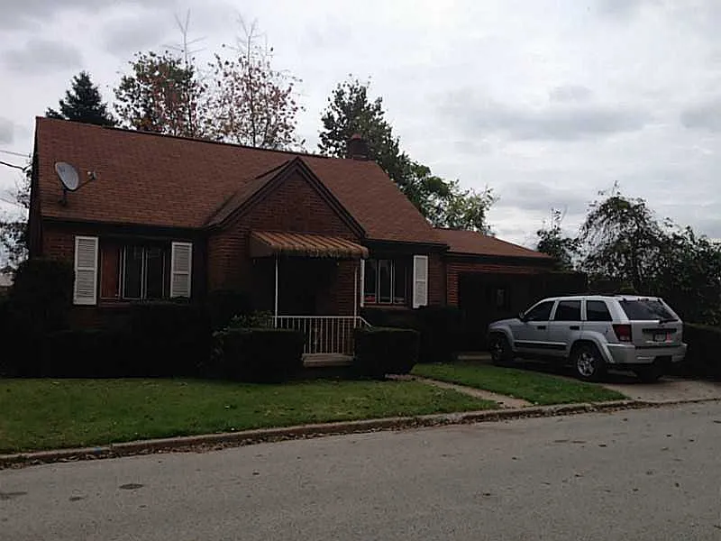 398 Marion St photo 1