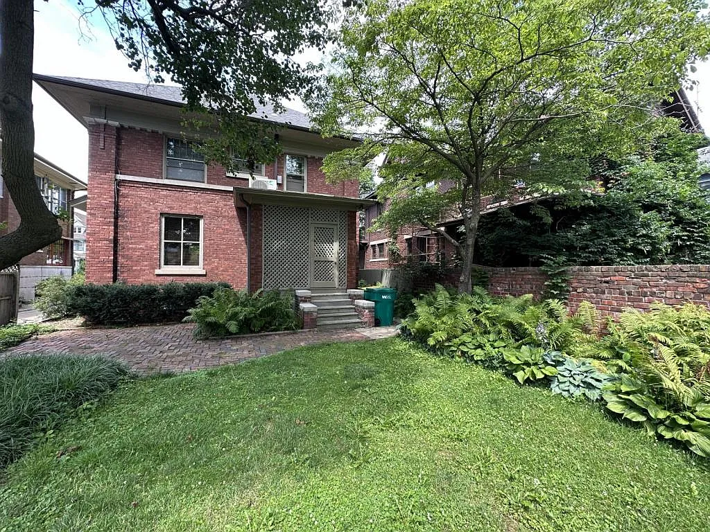 431 N Cherry St — Photo 3