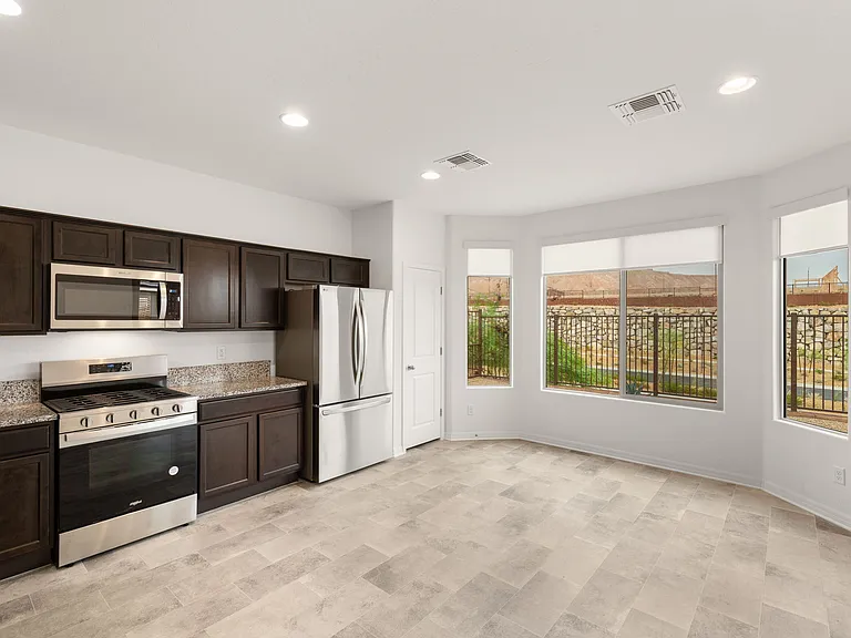 1353 Evening Breeze Ln — Photo 3