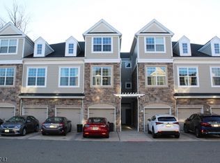 608 Lopez Ln #1608, Morris Plains, NJ 07950