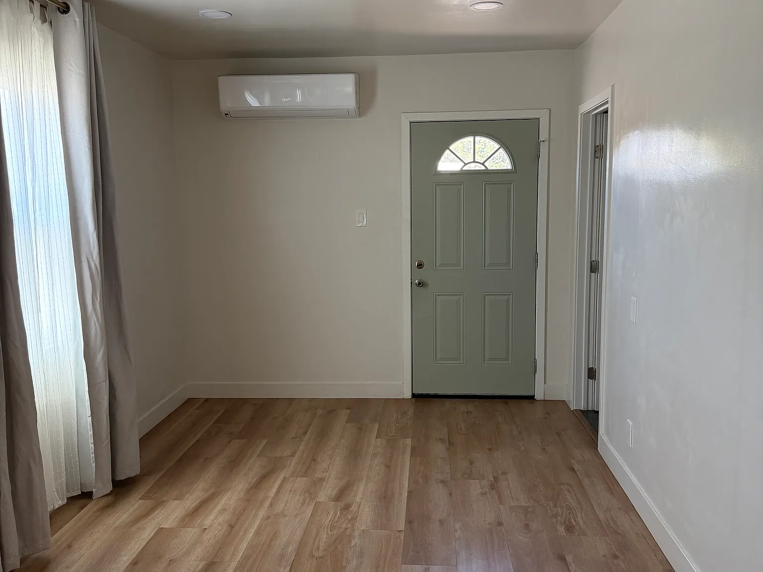 2 bed, 900 sqft, $2,500 — Photo 1
