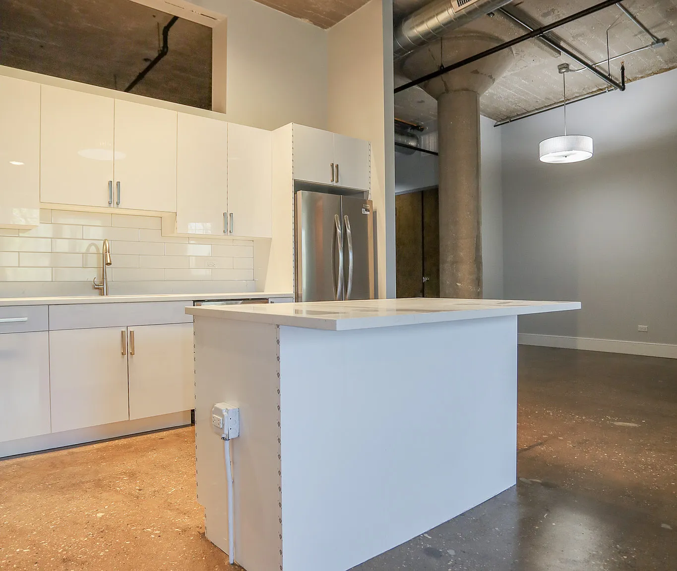 4046 N Hermitage Ave — Photo 2