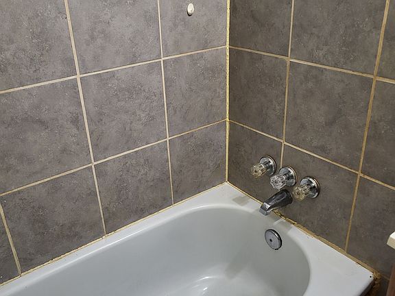 5th image of 1409 Clinton St